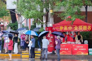 夸利亚雷拉：孔蒂并不局限于三后卫 对我来说他是顶级教练